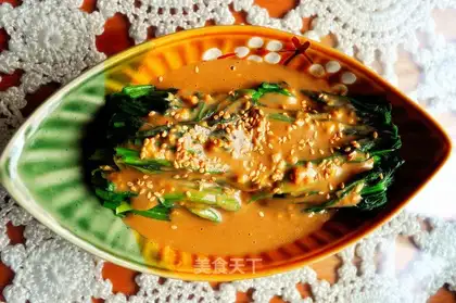 Home-cooked spinach with sesame sauce