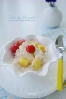 Whitening glutinous rice paste fruit sweet soup