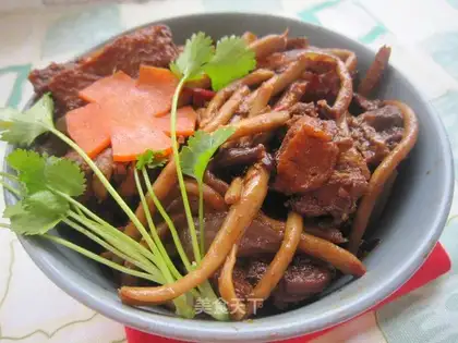 Grilled duck leg tea tree mushroom