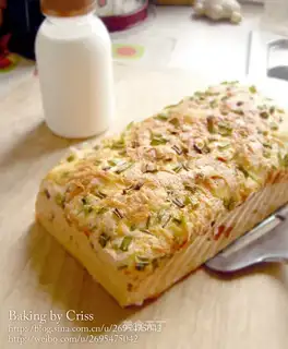 Salty cake with onion cheese