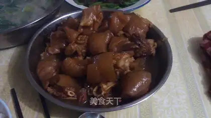 South milk pig's trotters