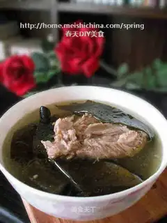 Kelp pork ribs soup