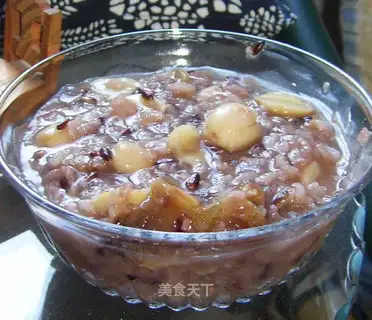 Longan lotus seed and honey glutinous porridge