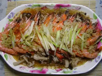 Steamed prawns with garlic shark's fin