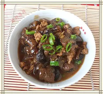 Sea cucumber with minced pork