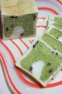Matcha honey bean two-color toast