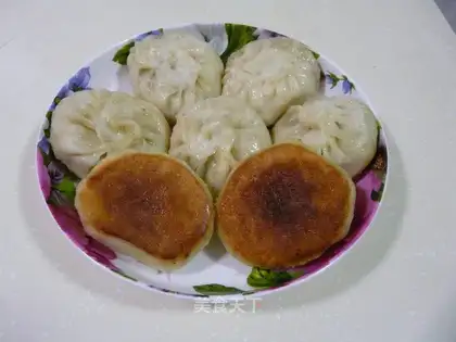 Fried buns filled with celery