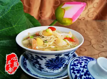 Seafood soup with thousands of hair