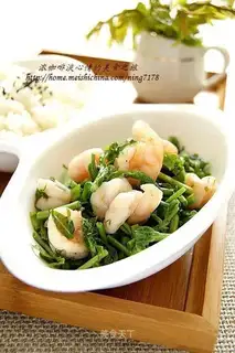 stir-fried shrimps with Chinese toon