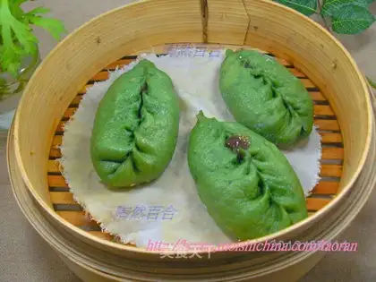 Gardenia red bean bun