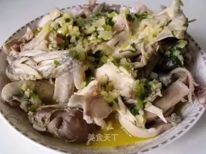 Shred chicken with chives