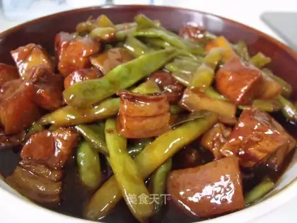 Roasted pork with green beans