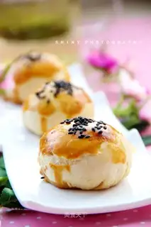 Red bean sesame crisp