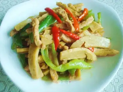 stir-fried shredded pork with gluten