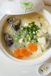 Crucian carp tofu soup