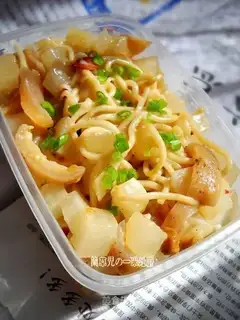 braised noodles with preserved skin and radish