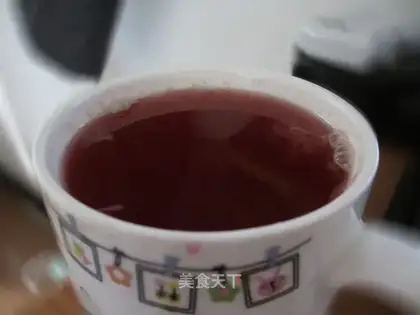 Red bayberry and sour plum soup