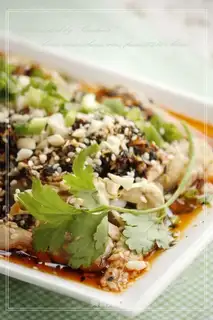 Hand-shredded chicken with saliva
