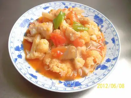 stir-fried belly crotch with tomato and cauliflower