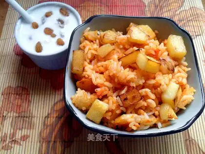 Crispy rice with black pepper and potatoes