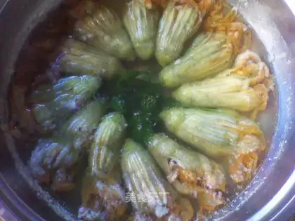 Stuffed melon flowers