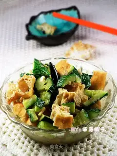 Fritters patting cucumbers