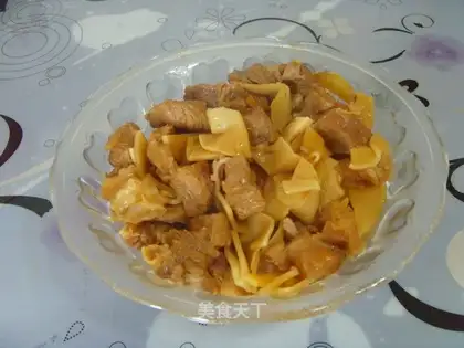 Stewed beef brisket with sour bamboo shoots