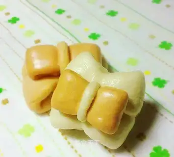 bow steamed buns