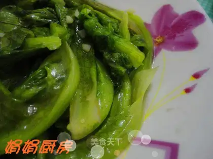 lettuce with minced garlic
