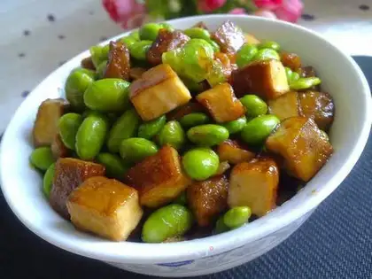 stir-fried edamame with minced pork and fragrant dried beans