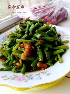 stir-fried tender beans in sauce
