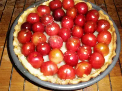 Sweet cherry pie