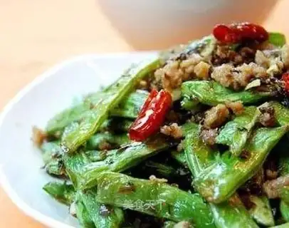 Dry stir-fried ginger beans