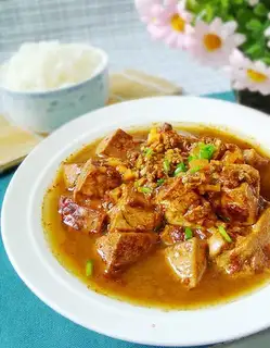 Braised tofu with meat sauce