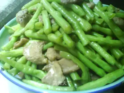 stir-fried pork with beans