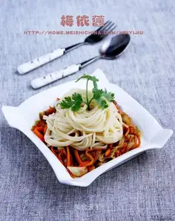 Spaghetti with mushroom sauce