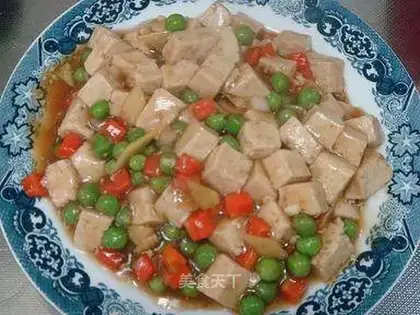 Stewed tofu with fresh scallops and dew