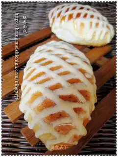 olive-shaped crispy bread