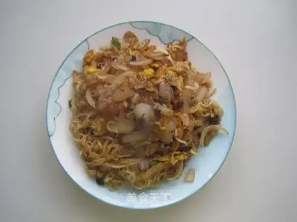 stir-fried instant noodles