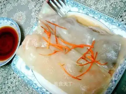 Fresh shrimp and beef rice rolls