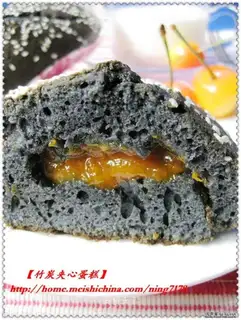 Bamboo charcoal sandwich cake