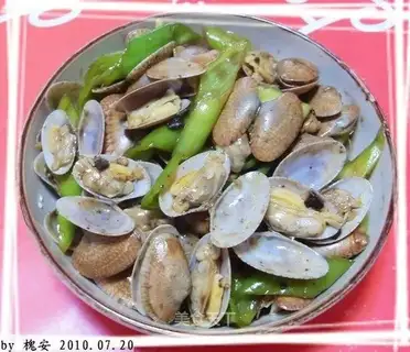 stir-fried garlic with green pepper and black bean sauce