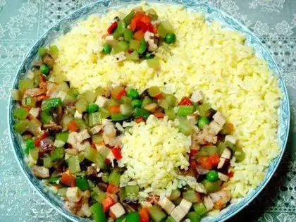 Fried rice with seafood and vegetables