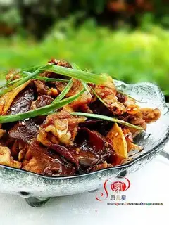 Sand tea chicken in earthen pot