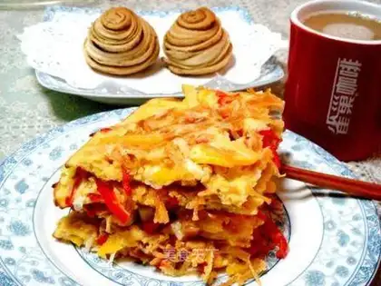 Fried egg cake with scalloped pepper