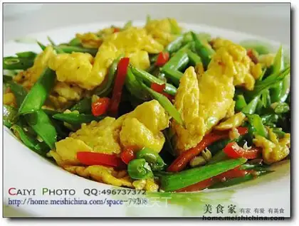 Scrambled green beans with eggs