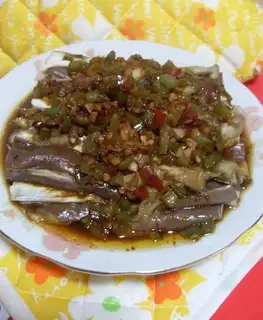 Steamed eggplant with garlic