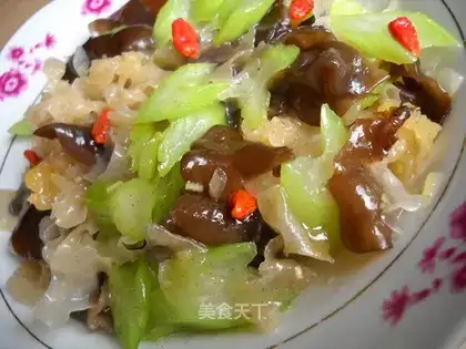 Tremella, celery, wolfberry fruit