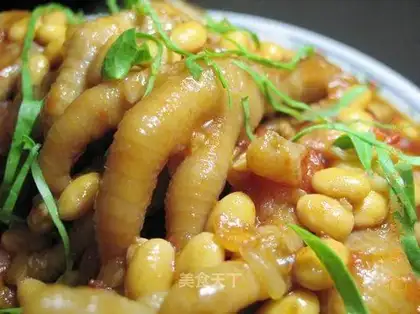 Stewed chicken feet with tomatoes and soybeans