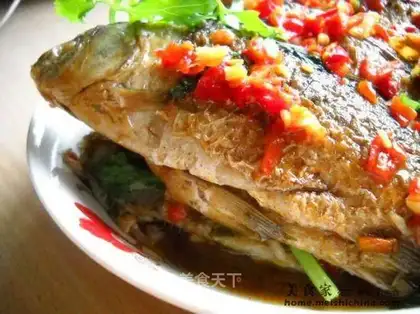 Roasted crucian carp with pineapple beer